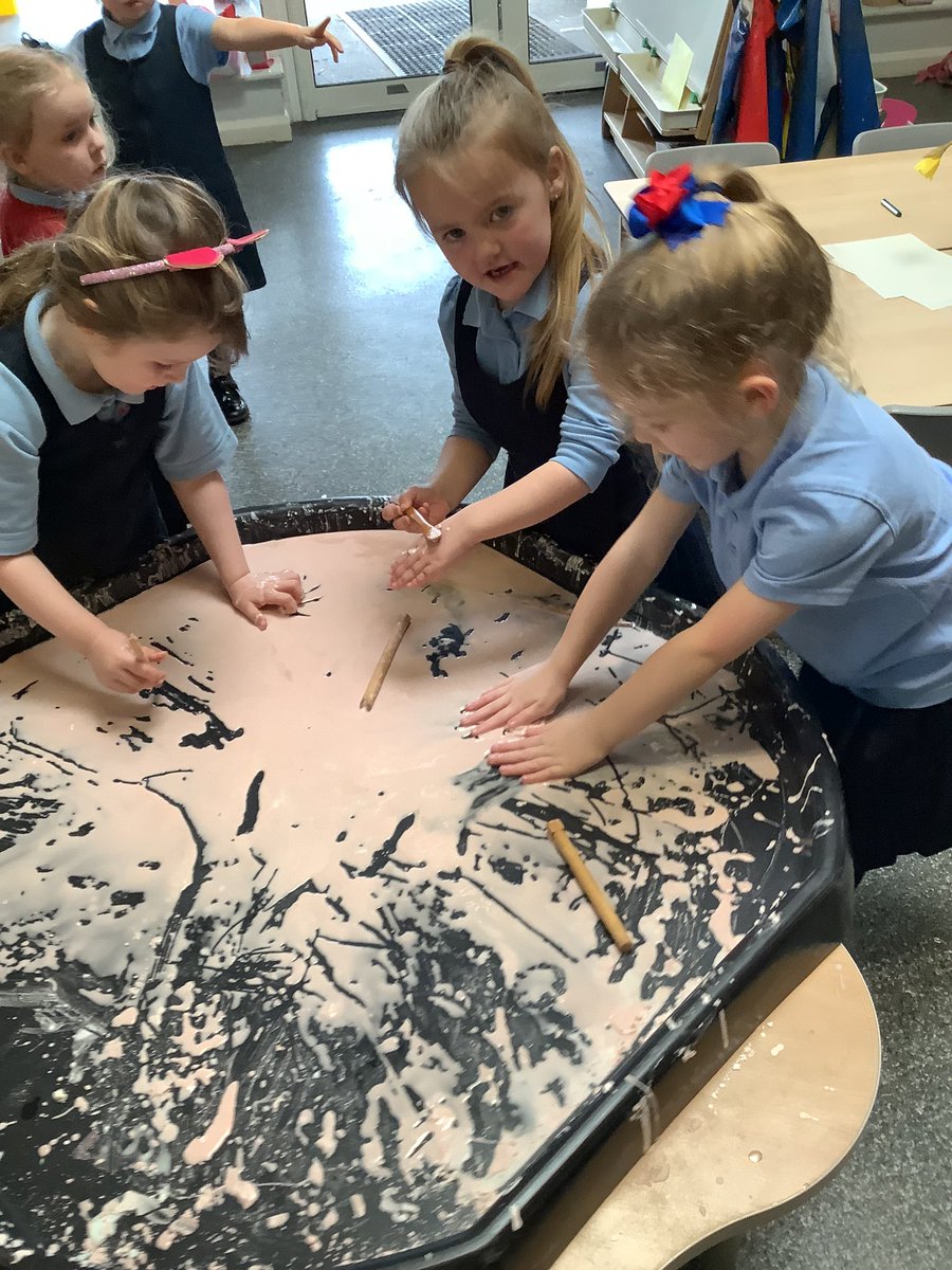 NewfoldN's tweet image. We have loved playing with ooblek during STEM week #NewfoldSTEM #STEMweek2023