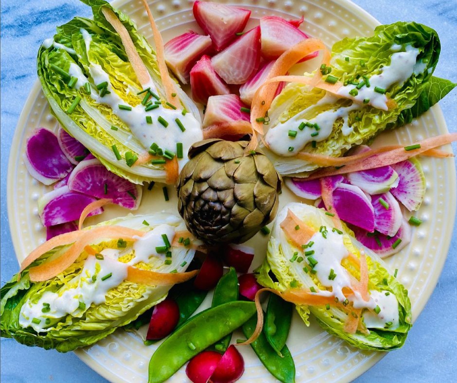 #Spring has sprung, which means it’s officially #salad season. How gorgeous is this spring salad bursting with springtime veggies? 

Find our favorite #SpringRecipes here: cozymeal.com/recipes

📸: the.cycling.nutritionist