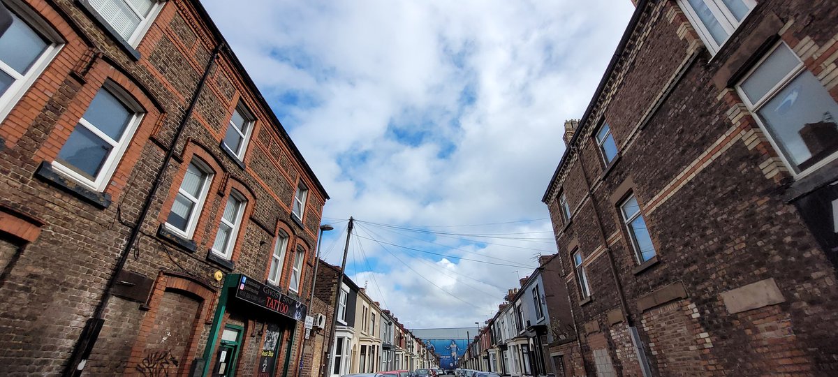 SteveMulville's tweet photo. Anyone else going to miss the tight knit streets of L4..💙⚽️
Plenty of Royal Blue skies around Goodison Park today..🌤
#inmyevertonhome 
#graemesharp
@robertmdaws https://t.co/YYcRiVtQs9