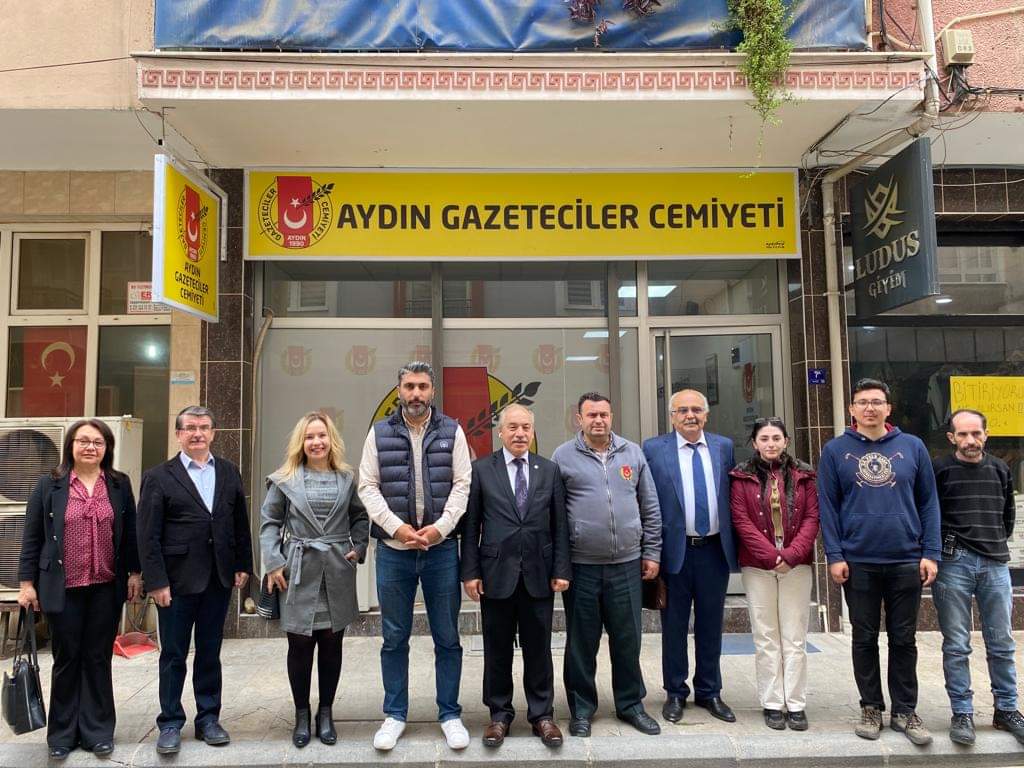 Aydın Gazeteciler Cemiyeti Ziyaretimizi Gerçekleştirdik
 Aydın Gazeteciler Cemiyeti  Yönetim Kurulu Başkanı Ferdi UZUN  Bey'e ve yönetim kurulu üyelerine göstermiş oldukları misafirperverlikleri için teşekkür ediyorum
28.Dönem İYİ PARTİ Aydın Milletvekili Aday Adayı..
Fevzi KÖSE