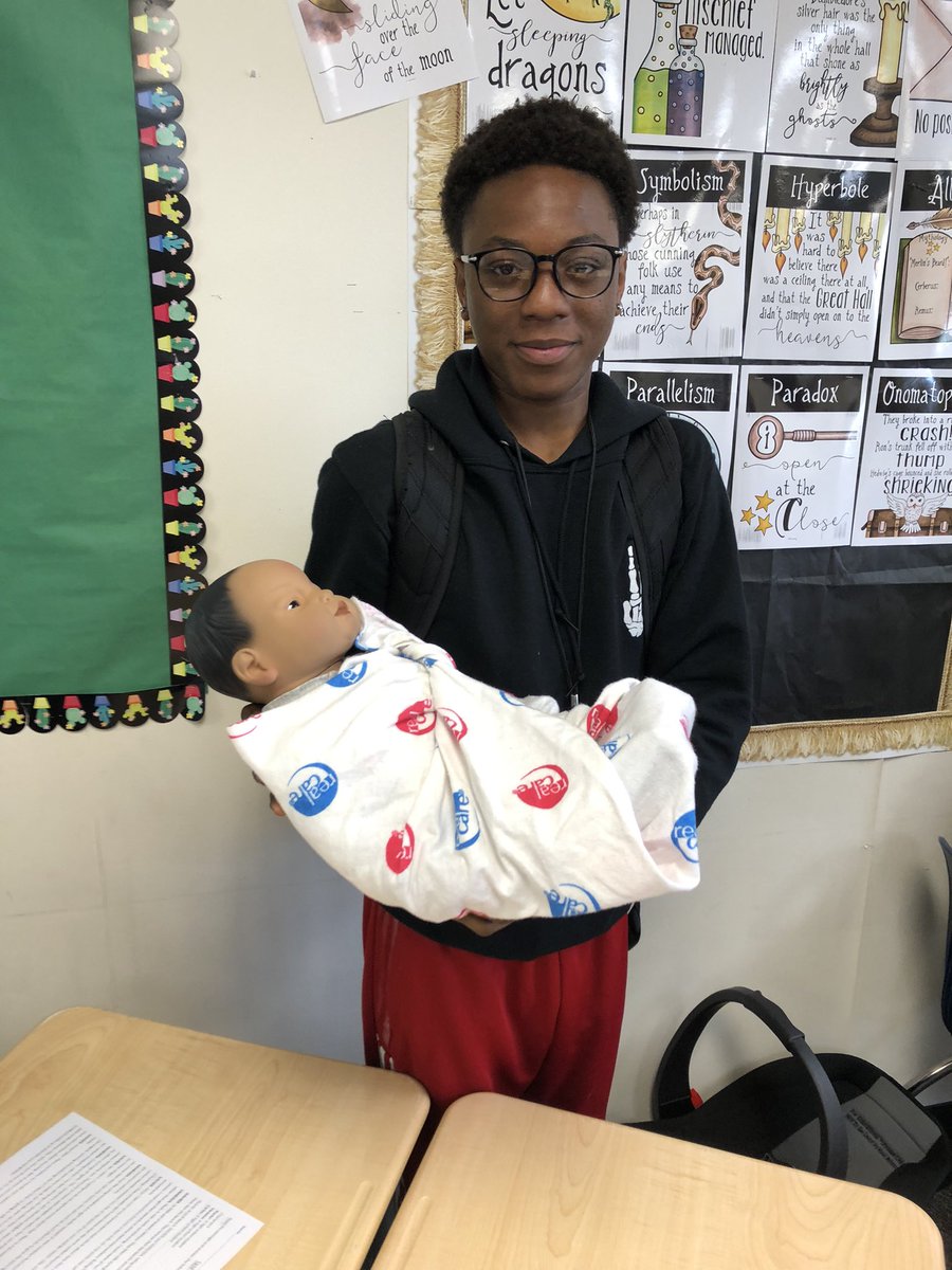 OaksChooseKind's tweet image. Hey #ChildDevelopment @HumbleISD_AHS ,❤️ the tiny tots that came to visit #English2 today @HumbleISD The struggle was real while doing STAAR boot camp. Nevertheless, they demonstrated the responsibilities of raising a family 🙌🏻 #ProjectBased #RealWorldApplication #parenthood