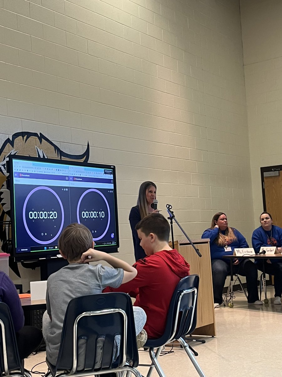 Staff vs Students Battle of the Books at Brier Creek. Students for the WIN!!  They are ready to compete against all elementary schools this Friday!  <a href="/dcsnc/">@DCSNC</a> <a href="/DeanaColey/">Deana Coley</a> <a href="/emilylipe66/">Emily Lipe, Ed.D.</a>