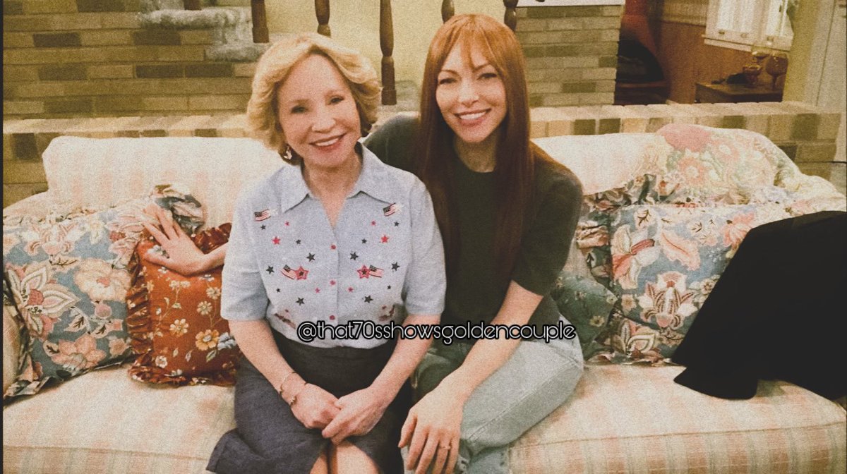 t7sgoldencouple's tweet photo. Debra Jo Rupp and Laura Prepon on set of That ‘90s Show

#that70sshow #that90sshow #kittyforman #donnapinciotti #lauraprepon #debrajorupp #Netflix #redandkitty #redandkittyforman #BehindTheScenes https://t.co/llHZgoKupF