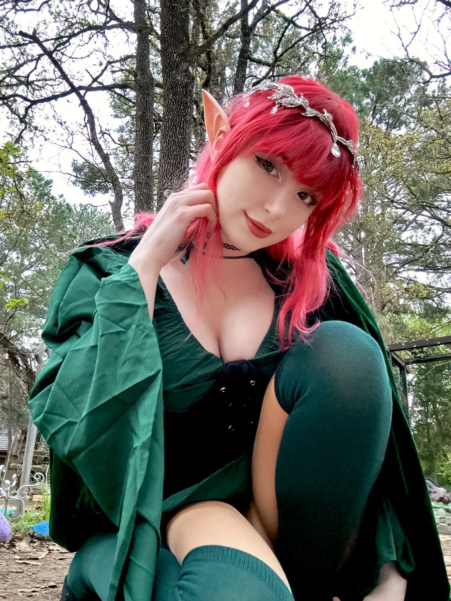 HAYLIEKYU on Twitter: "we went to a renaissance fair 🎉"