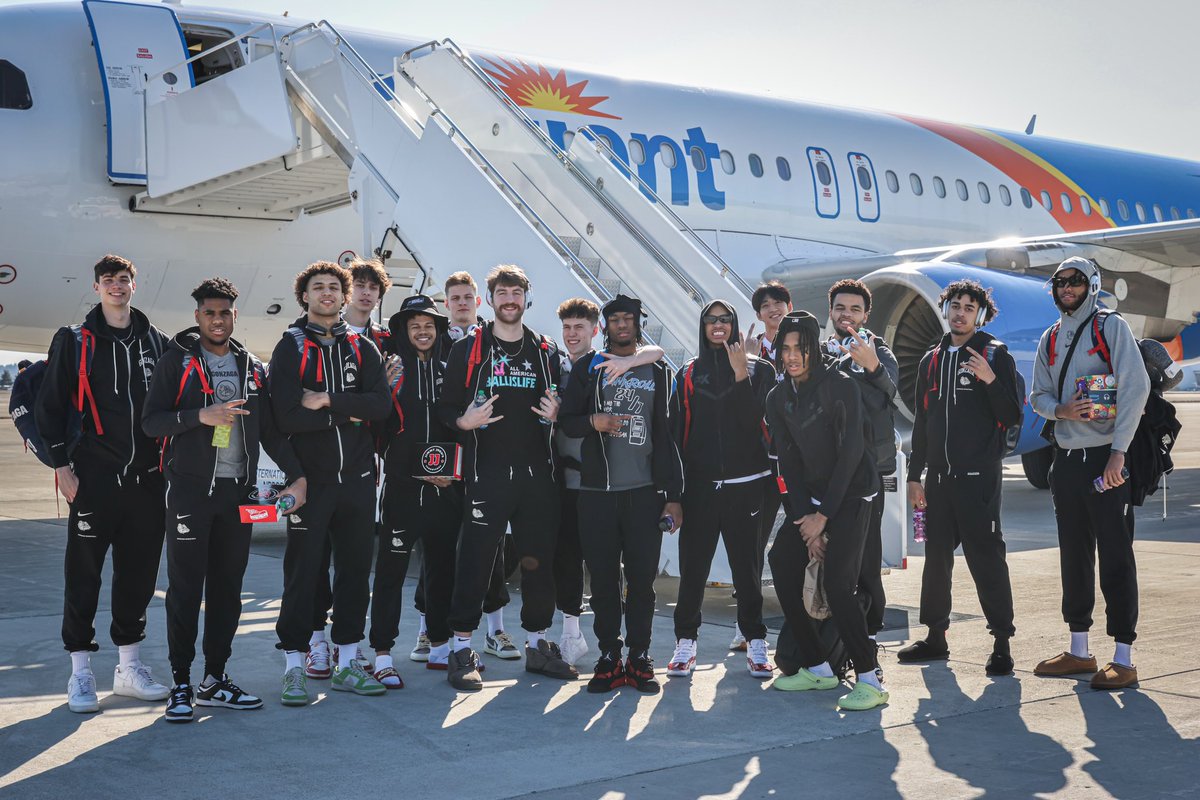 ZagMBB's tweet photo. Whole squad ready 😈 https://t.co/mpxRDyvvFc