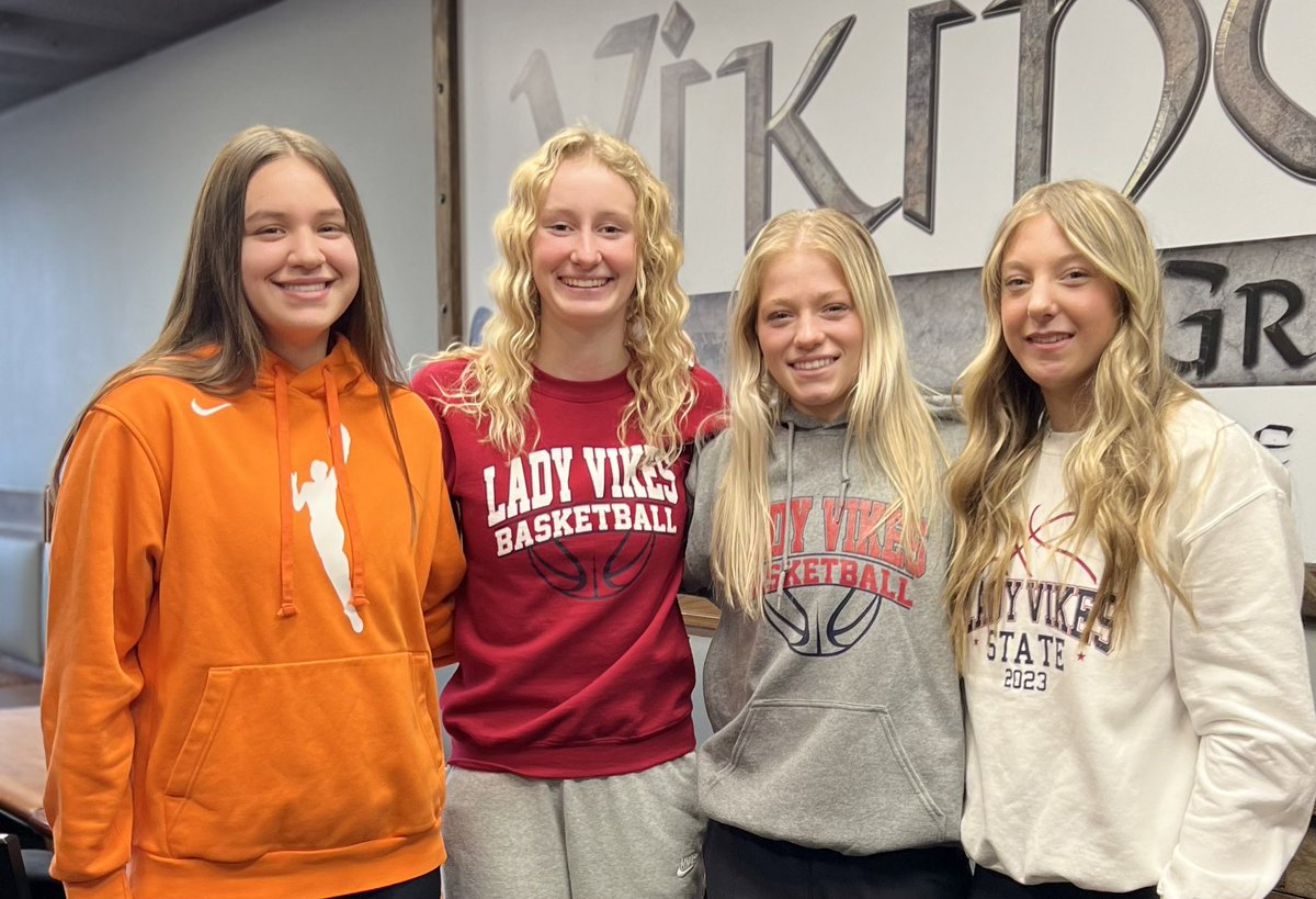 SunflowerSmack's tweet photo. ๐๏ธโฌ๏ธ
https://t.co/5hhmJLDkFw
Catch TOTOโs visit w/ @UnitedKSConf ๐Champs @ladyvike_bball & get to know Seaman HS & their season from
@tstallbaumer21 (1st TM UKC)
@AnnaBecker06 (UKC POY)
@Jaidastallb4 (HM ULC) &
@GraggMaddie (1st TM UKC) https://t.co/KR2kmIfsyu
