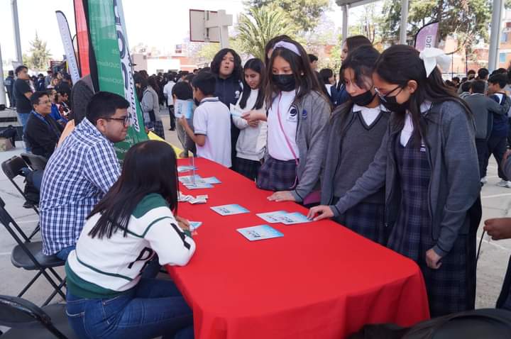 🙋🏻‍♂️📍🙋🏽‍♀️Una Feria de Servicios ➕ para la #JuventudIzcallense 

En conjunto con todo el aparato de Gobierno Municipal y el #IMJUCI estuvimos con las y los jóvenes del Instituto Educativo INTER con el fin   de darles a conocer todos los trámites, programas y servicios que ofrecemos.