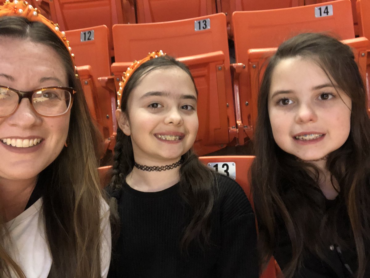 GoPokesAK85's tweet photo. Happy Freaking Tuesday to us #GoPokes #BonusGameDay #BeatUNT #MommyDaughterNight https://t.co/nnrYnln21I