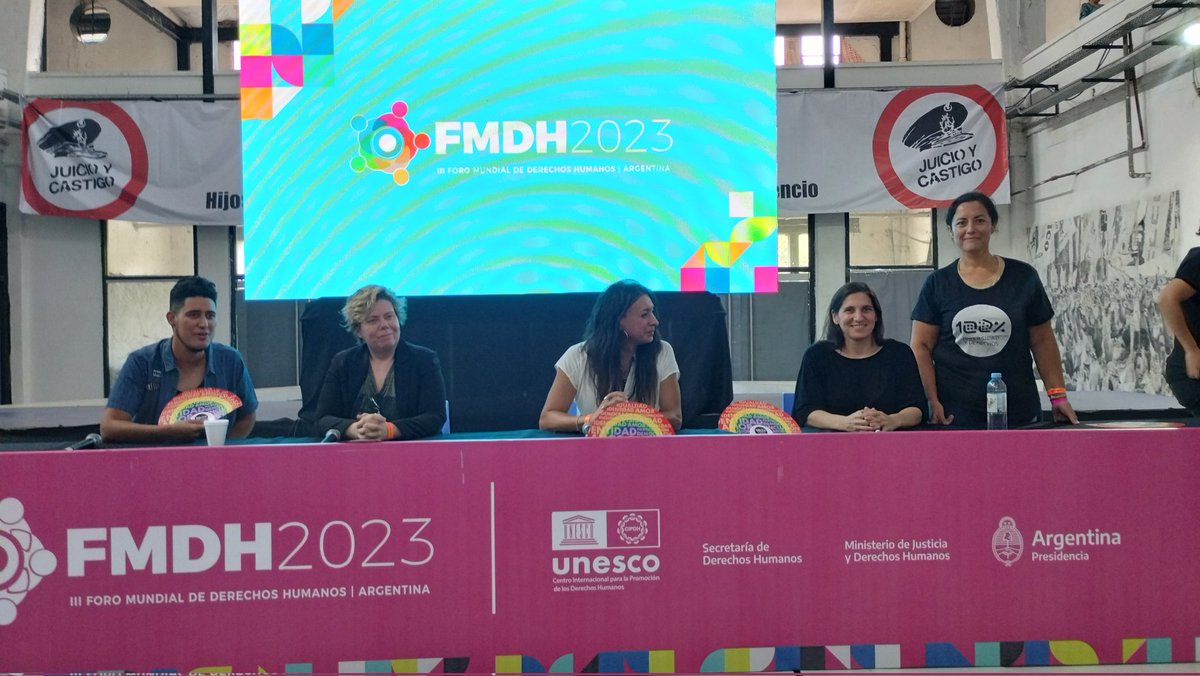 AfdaFlias's tweet photo. #IIIForoMundialDeDerechosHumanos 🏳️‍🌈🏳️‍⚧️ panel Identidades y Diversidad Familiar.
@rivas_ar, abogada, magister, presidenta de AFDA
Florencia Feldam, psicóloga, @cienporcientodd
Daniela Castro, dir. Diversidad Sexual Ministerio MGyDS - PBA
Ian Rubey, activista, padre trans https://t.co/dfUKSXSXoq