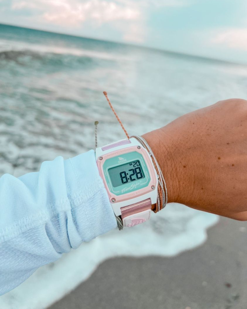 freestyle_watch's tweet photo. it's beach o'clock 🐚☀️🌊🏄   
🦈: Bashful
📸: @lexxii.mc

_
#limitededition #sharkwatch #exclusive #beachaddict #armswag #sandbetweenmytoes #myfreestylewatch #accessory #accessories #oceanview #sea #sunsetbeach #sand #beachlife #ocean   https://t.co/yohGSbQhMi https://t.co/vLnZR6lvSW