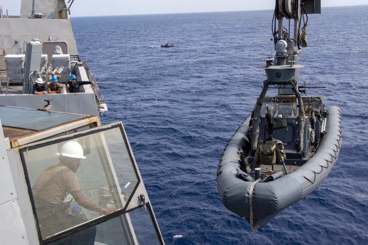 USNavy's tweet photo. #USNavy Photos of the Day:
1️⃣ @GHWBCVN77 #UNREP from @MSCSealift #USNSArctic in @USNavyEurope
2️⃣ @Warship_78 #FLTOPS with #VFA37 @US2ndFleet
3️⃣ @ussanchorage small boat ops in @US7thFleet
4️⃣ #USSBarry arrives at Naval Station Everett @cnrnw
👉 https://t.co/aZddB6i5NN https://t.co/N4fAYYjg3e