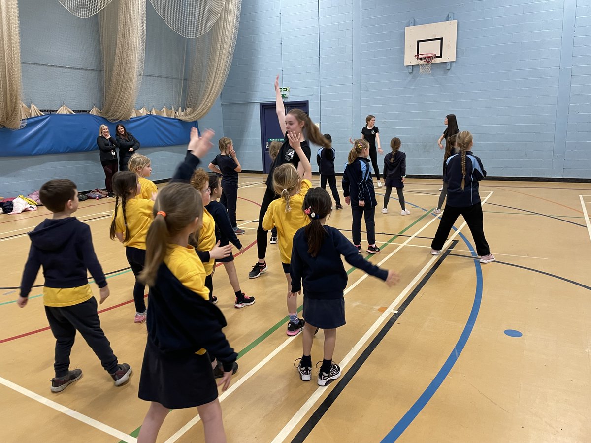 BedfordSSPs's tweet photo. Today it was the turn of the Yr 1/2 pupils to visit @SharnbrookAca. 230 pupils from @BromhamPrimary @HarroldPrimary @PinchmillLower @pe_sb_primary @UrsulaTaylorSch E.Wade, M. Ernest &amp; Riseley took part in hockey, football &amp; dance festivals delivered by the @SharnbrookPE Leaders👏 https://t.co/SHXVCGjxH9