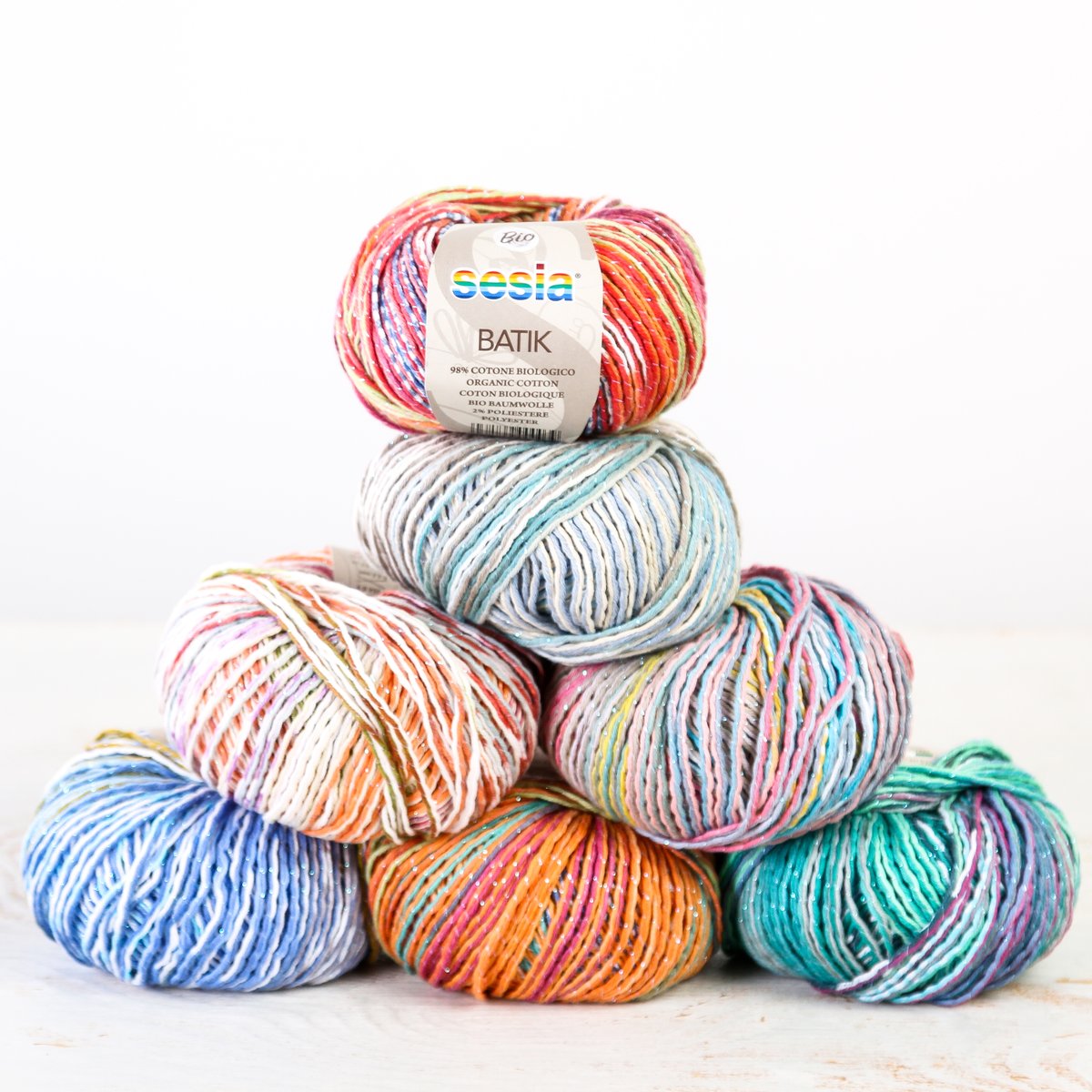 Colorful summer cotton? Yes please. #yarn #knitting #crochet
Browse Sesia Batik here: bit.ly/BatikSesia