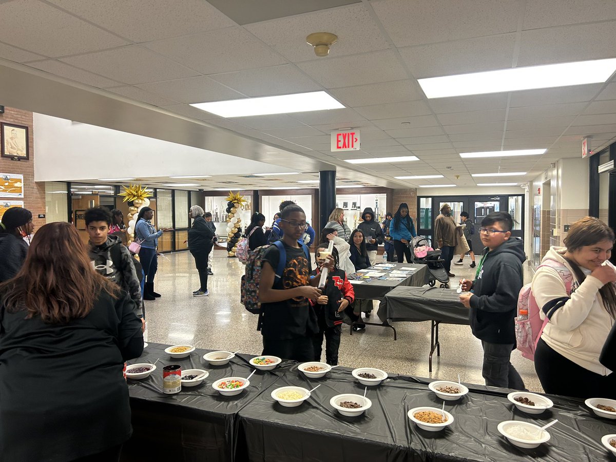 Ms_Billups's tweet photo. Another successful 21st Century Spirit Week Event! We had a GREAT family turnout for our 21st Century 21 Flavors of Ice Cream event! Thank you to all of our staff and volunteers! #AMSPride🎓PURPOSE  @AMS_Counselor @mcclurejIPS @ShateenaLove @SocialWorkerAMS https://t.co/ZaPXp2peas