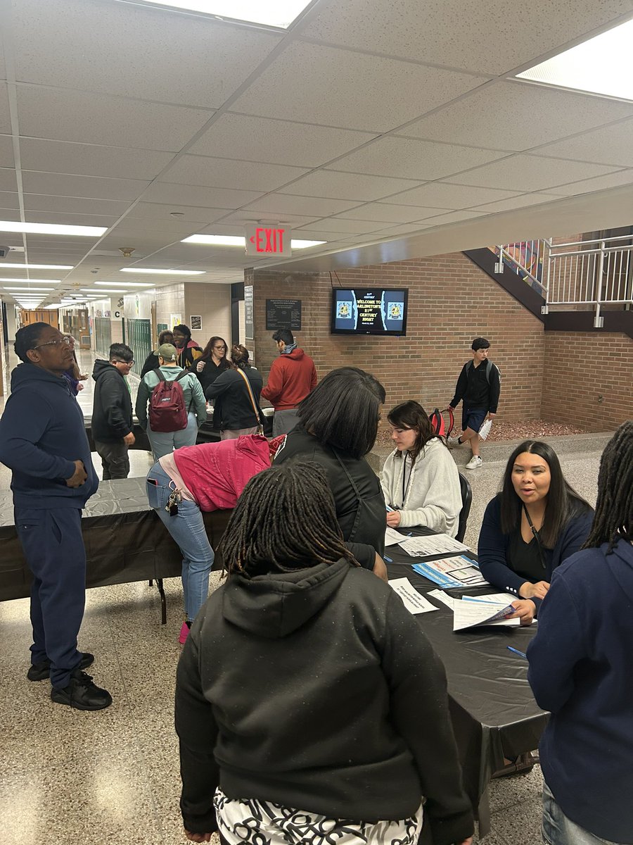 Ms_Billups's tweet photo. Another successful 21st Century Spirit Week Event! We had a GREAT family turnout for our 21st Century 21 Flavors of Ice Cream event! Thank you to all of our staff and volunteers! #AMSPride🎓PURPOSE  @AMS_Counselor @mcclurejIPS @ShateenaLove @SocialWorkerAMS https://t.co/ZaPXp2peas