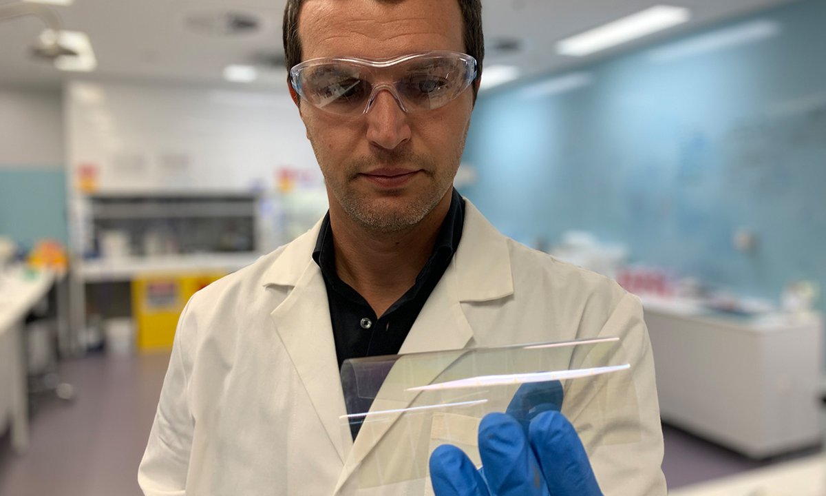 ResearchRMIT's tweet image. An international team of scientists led by @RMIT is developing an inkable #nanomaterial that they say could one day become a spray-on electronic component for ultra-thin, lightweight and #bendable displays and devices📱💻.

READ: rmit.edu.au/news/all-news/…