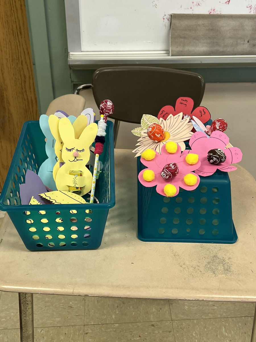 Miss_Mader's tweet photo. Our Dragons with a Purpose students were hard at work making spring candygrams 🍭🍬🍫🌼 https://t.co/r36HdXR2Dh