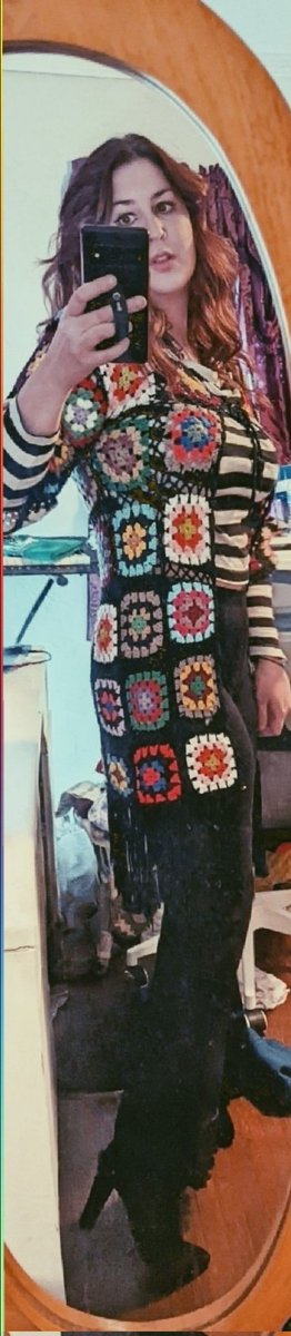 My granny crochet cape reminds me of cigarettes and brown ashtrays. 

Isn't it great? 😍