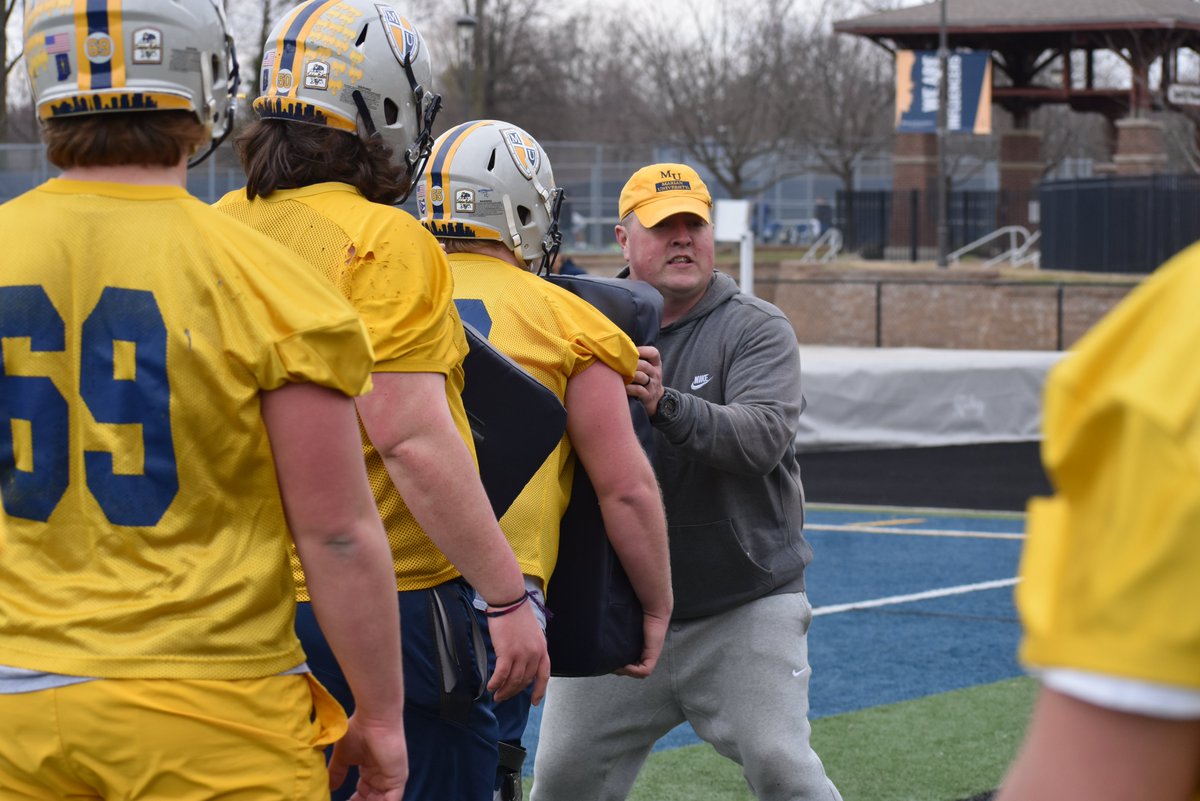 Spring Ball is underway!!!

<a href="/MarianUFootball/">Marian Football</a> started off spring football practice today! Check out some of the shots captured at practice one!

📸: muknights.com/galleries/foot…