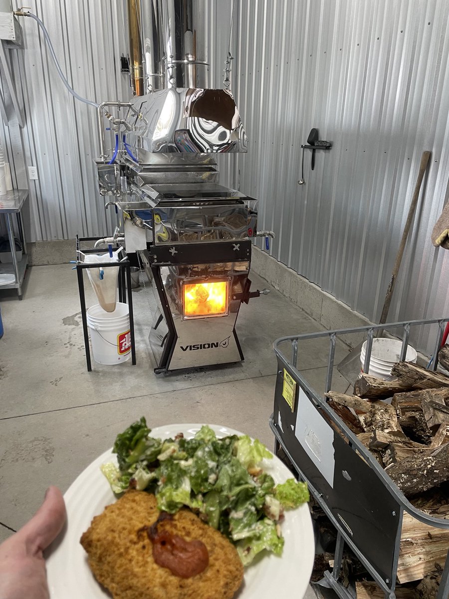 DenimLayton's tweet image. #fullpull today thanks for dinner ⁦@laytonfunnyfarm⁩ #MapleSyrup 600gallons of sap to boil 🍁
