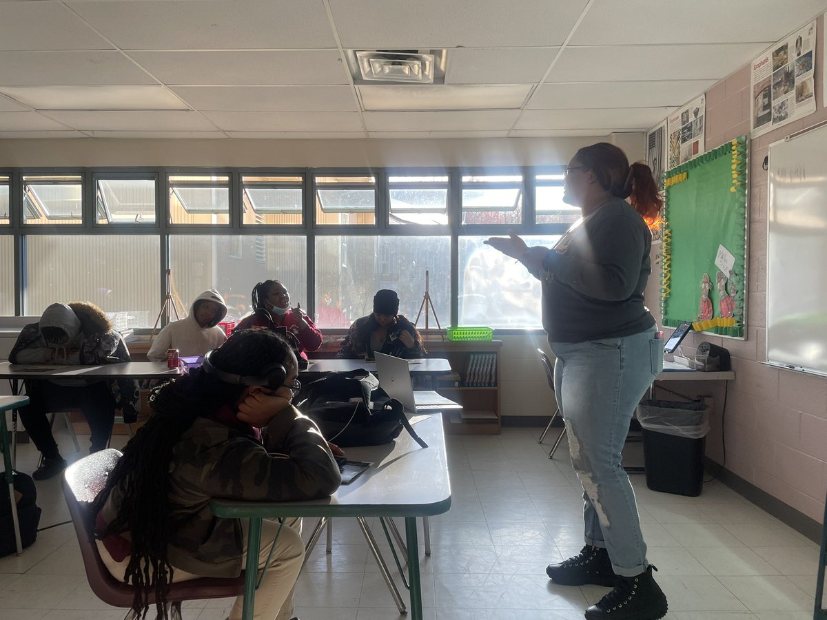TheSEEDSchoolDC's tweet photo. Thank you, to our District of Columbia College Access Program, @DC_CAP Advisor Ms. Shelton for stopping by our Junior College Seminar classes today to educate scholars on the scholarships, grants, and their university partnerships.

Class of 2024 application opens May 2023. https://t.co/tMl2OrgQIC