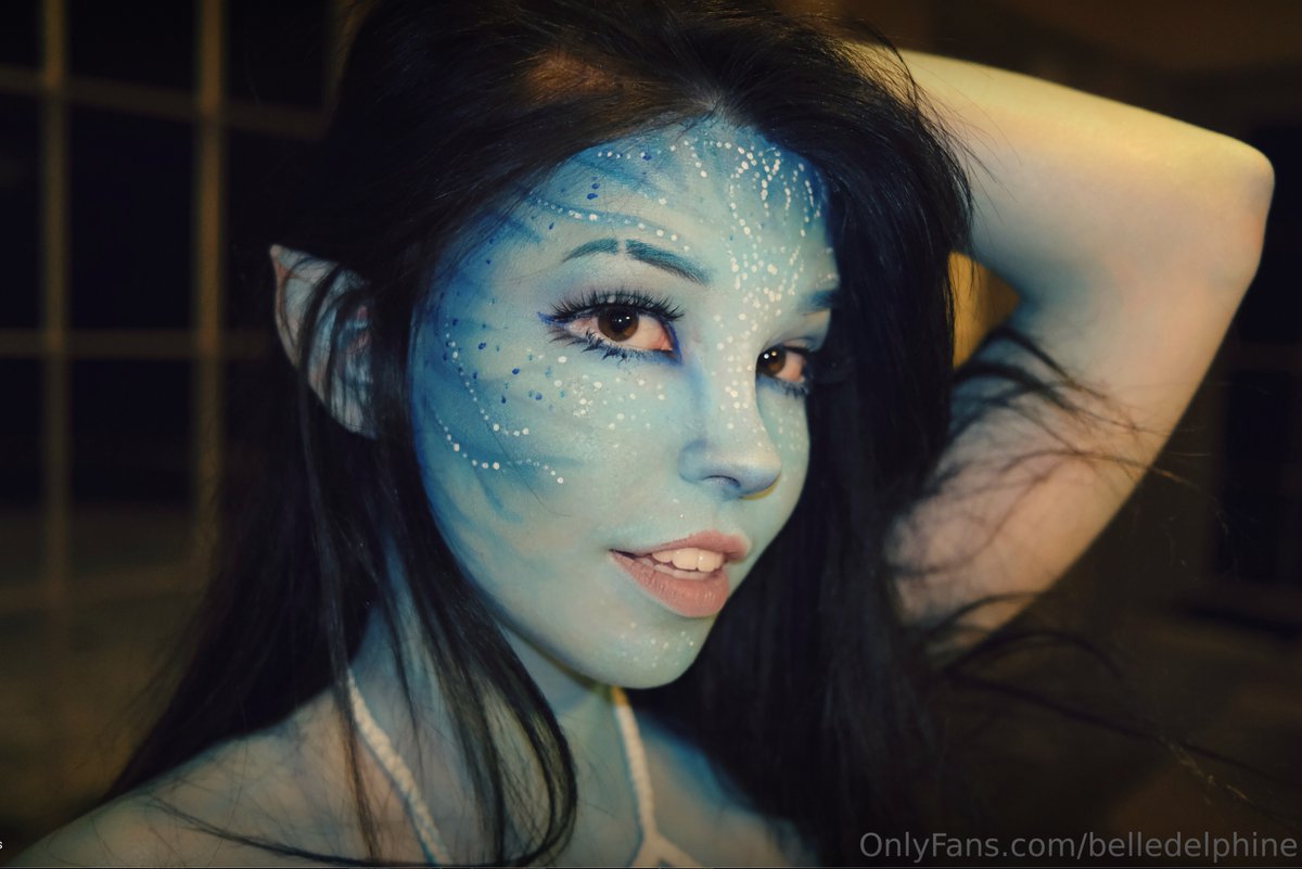 bunnydelphine's tweet photo. I can't believe I painted my whole body blue just to take these photo's 😅 https://t.co/PqGpogFjh7