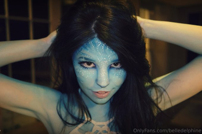 3 pic. I can't believe I painted my whole body blue just to take these photo's 😅 https://t.co/PqGpog