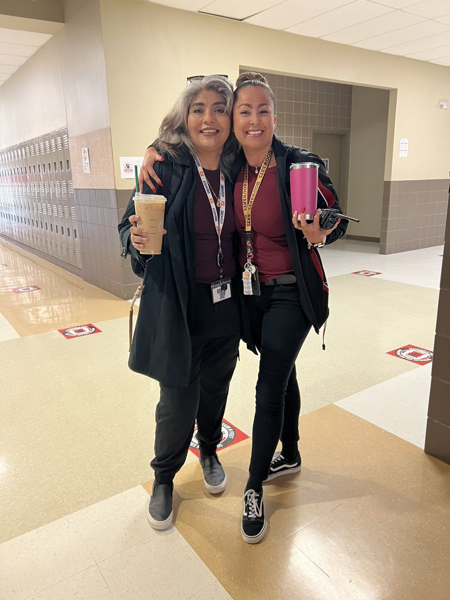 Great minds think alike! @ClaudiaHSoto and @aportillo1121 twinning! #TISDProud #beautifulladies #twins #THS #TJHS