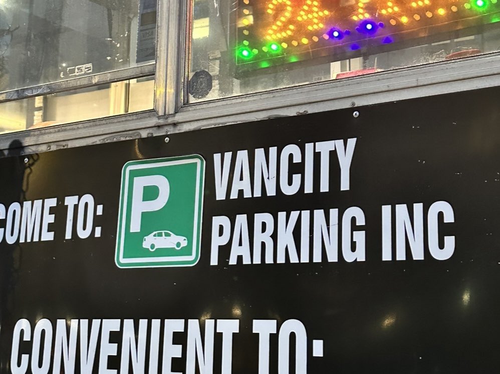 katewinick's tweet photo. is there any business Ryan Reynolds *isnt* in? https://t.co/H9C5Xwlx1Z