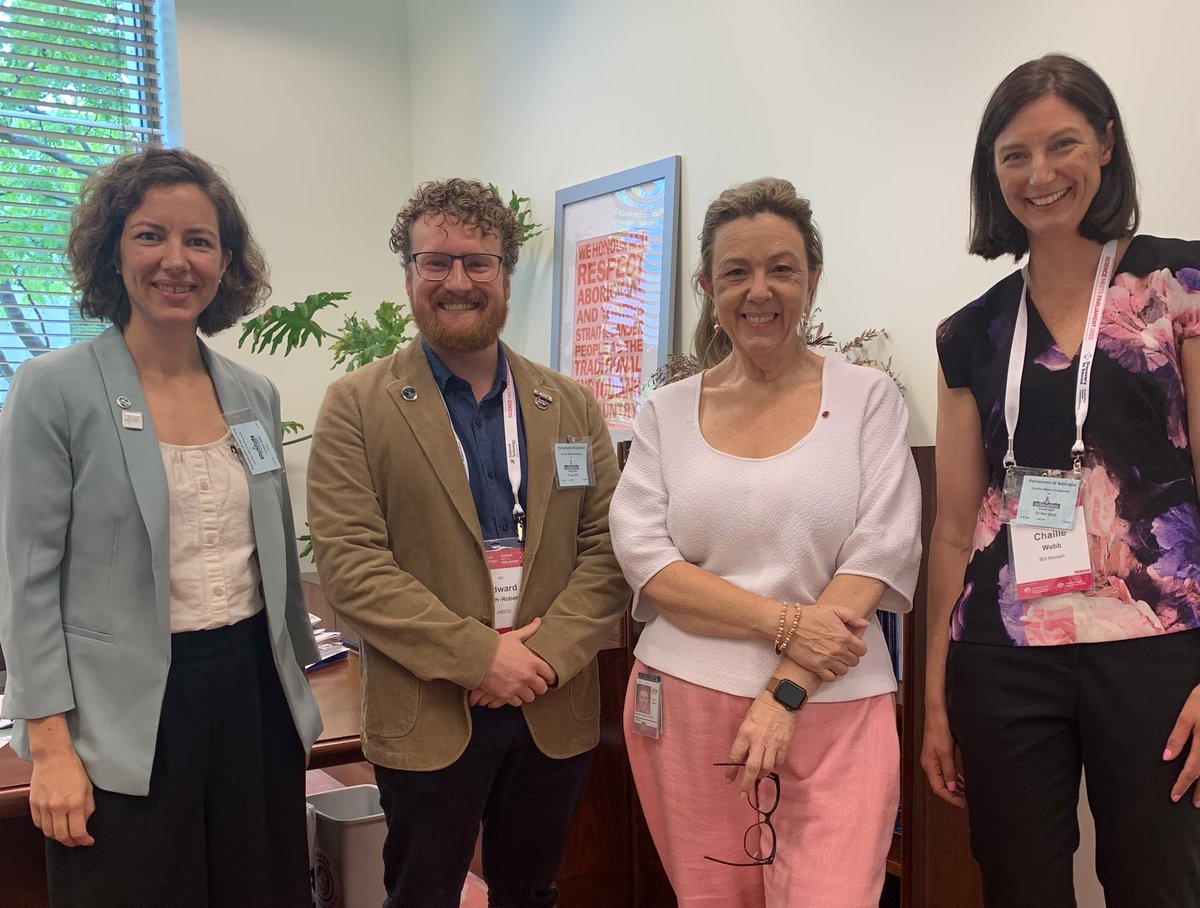 Lovely meeting @TammyTyrrell_ at Parliament #SMP2023 @ScienceAU talking about scientific drilling @anzic_iodp, health @MonashBDI and nuclear science @ANSTO @UniMelb @UnimelbESPG