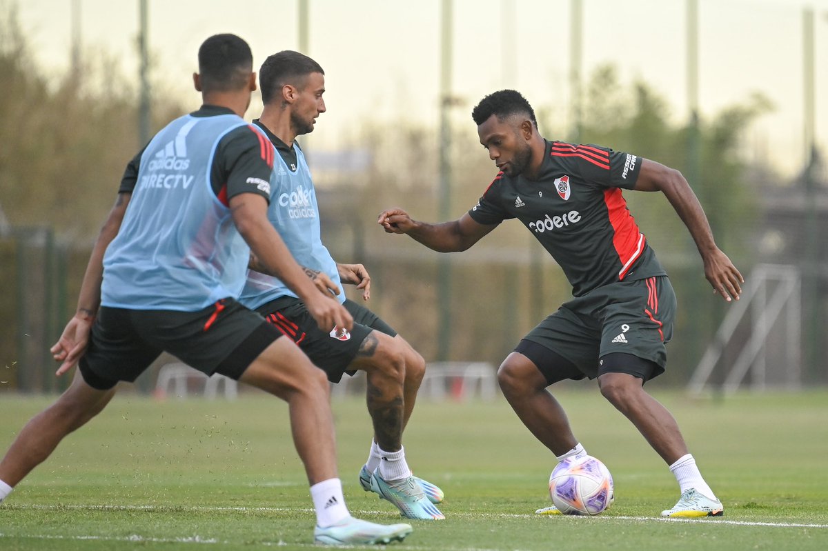 RiverPlate's tweet photo. 📍 Martes en River Camp. 💪🏼

#VamosRiver ⚪️❤️⚪️ https://t.co/2Rj3TPD3hv