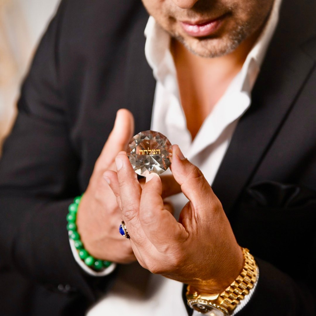 JOGSShow's tweet photo. Visit @AsiAbir in Booth 1419 &amp; 1421, the supermarket of diamonds, and discover the collection of loose diamonds that will take your breath away. Join us from May 29th through June 1st and experience the magic of the finest diamonds and jewelry. See you there!  #LasVegas #GemShow https://t.co/c7LBbXTXB0