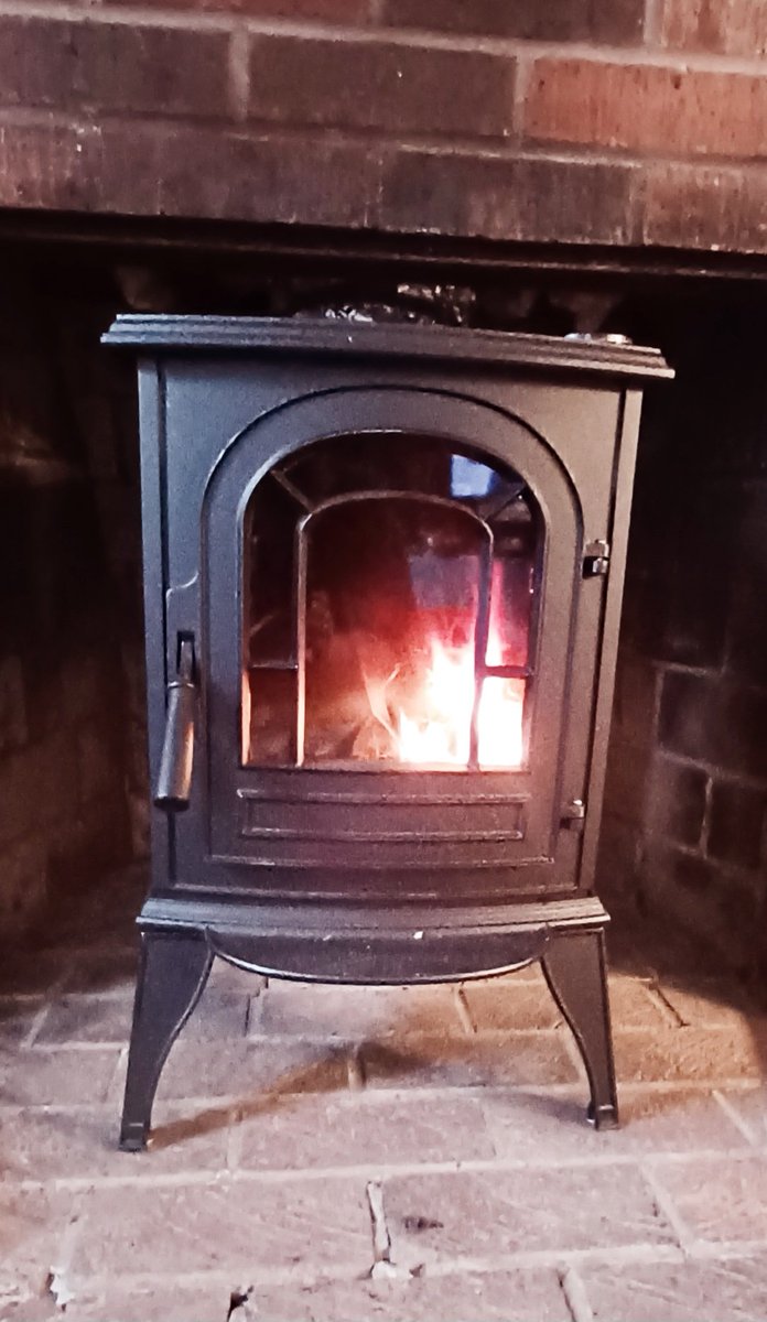fraudrk's tweet image. I know it's spring, but we just got a new woodstove with a glass window and I love it so much! @vermontcastings #woodstove #mainelife #spring