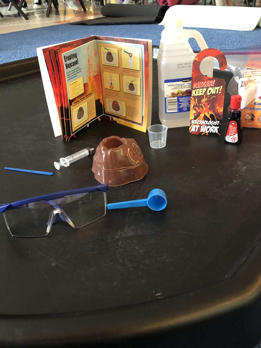 MsClaireKPA's tweet photo. Our volcano experiment was a huge hit!  We even expanded our French vocabulary by learning the words “volcan” “chaud” “eclater” “lave” and “roches”. 
#ocsbSteam
@StBenedictOCSB https://t.co/X8BRRN5XcN