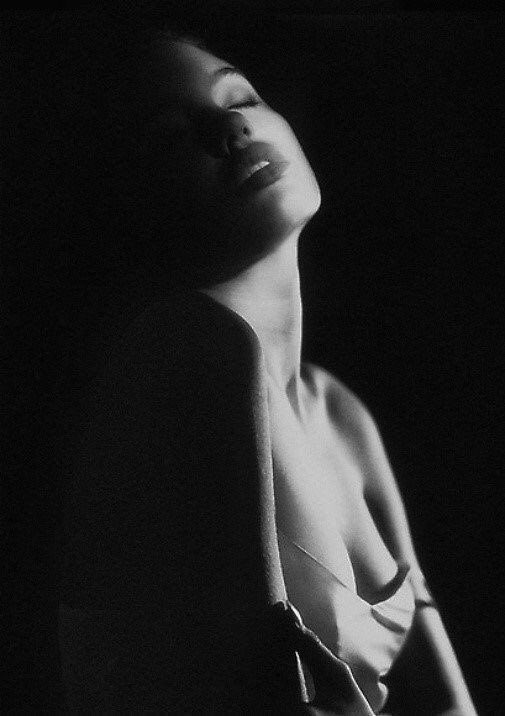 MidwestFantasy's tweet image. I can’t breathe
you took it all
sucked me dry
lying beneath 
the greed of
amorous hands
I was yours
nevermore hours
of fervid loving
hungry spaces
filled with need
to satiate every desire

You took me all
and
all of me is yours

#XOPrompts  #atreyasverse #poetry #POEMS