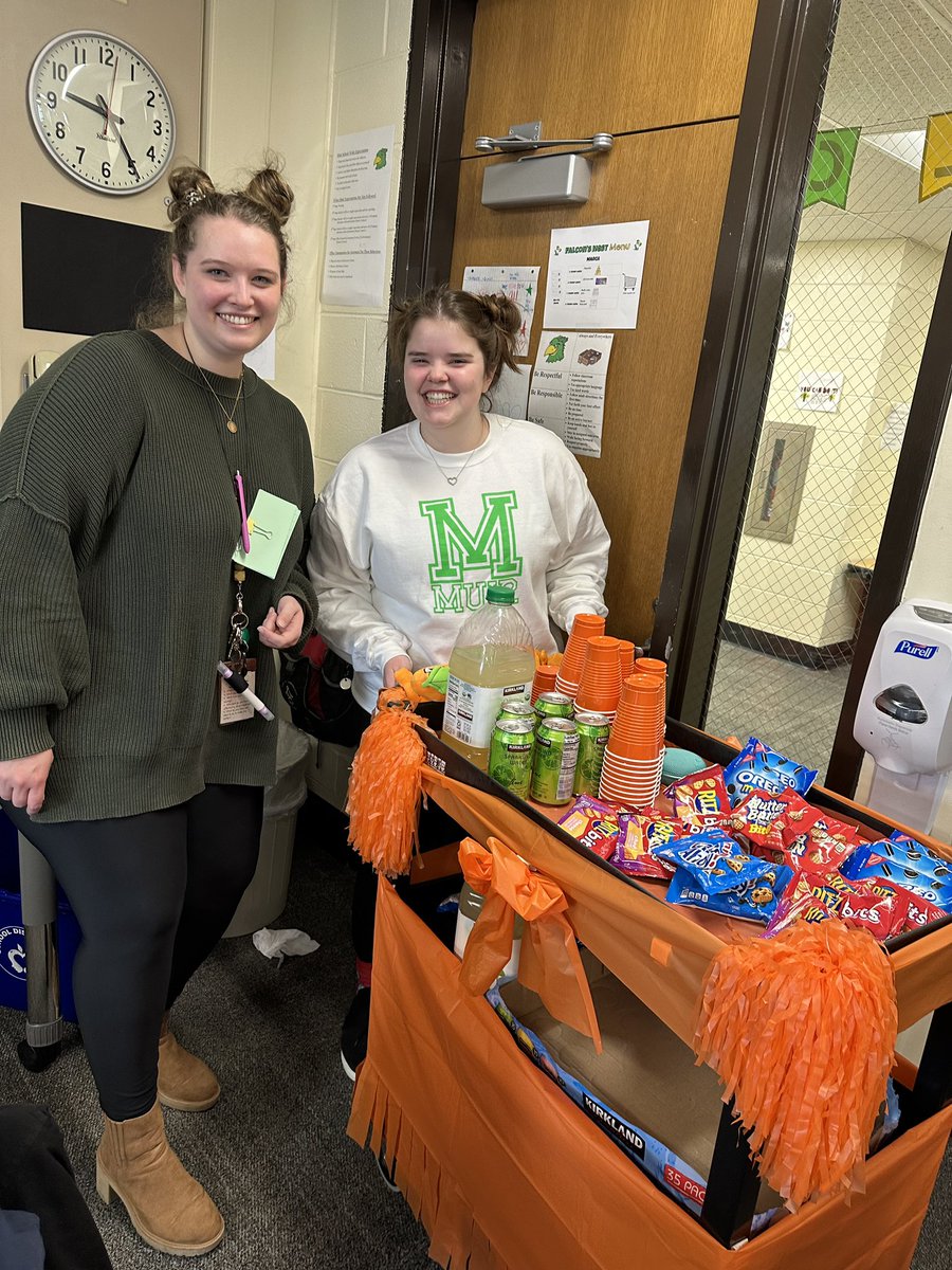 MissAReno's tweet photo. It always feels great to start your day with a conscious act of kindness! 🧡Today we gave an appreciation treat to our Muir staff from the Happiness Committee for an awesome Happiness Month!! @MsMcLaughlin54 #MuirMoments #HappinessMonth #WeAreMuir https://t.co/tup8ZyDzoS