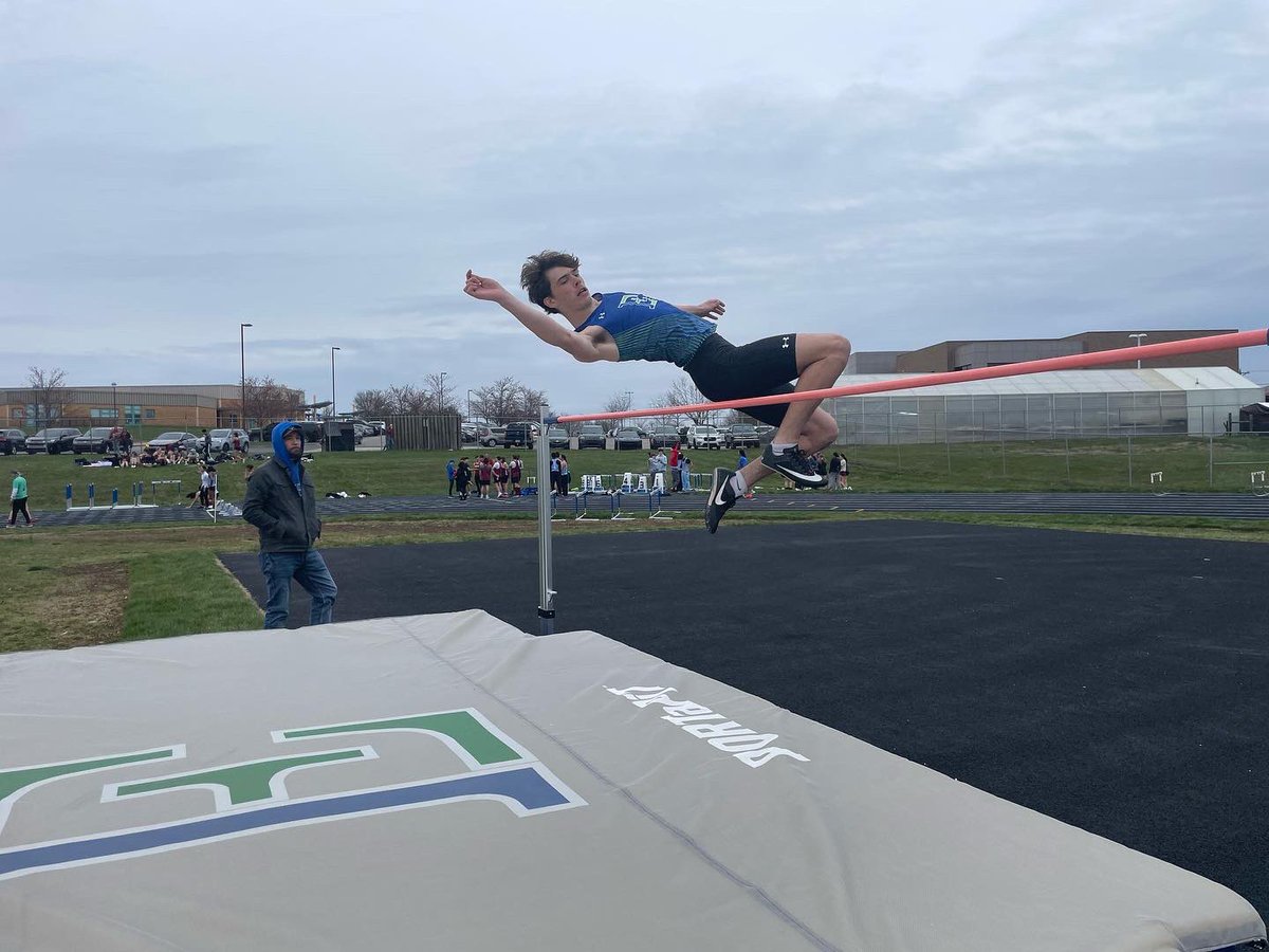 EastJessamineHi's tweet photo. First home track meet in 10 years. 💚 https://t.co/tMX8edUZJz