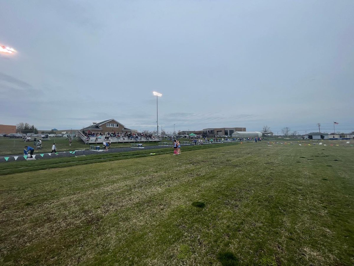 EastJessamineHi's tweet photo. First home track meet in 10 years. 💚 https://t.co/tMX8edUZJz