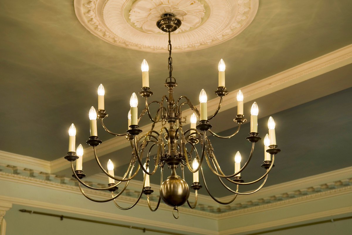 CBL_Lighting's tweet photo. With Classic British Lighting, you can enjoy the best of both worlds - the classic design of early electric lighting and the convenience of modern technology. Our lamps are carefully crafted to ensure that they meet the demands of modern living. #ClassicDesign #ModernConvenience https://t.co/YwUwLZxmG1