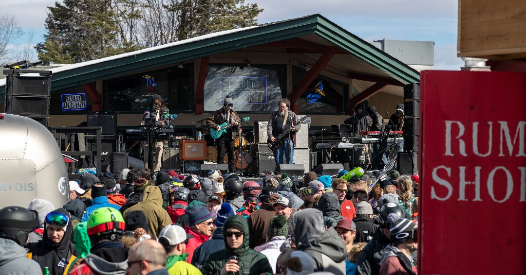 mountsnow's tweet photo. Come on out for Reggaefest this weekend! Jam out to live reggae music on the Cuzzins stage, skim (or sink 😉) at the Sink or Skim on Saturday, and hit the tubing hill for the Duct Tape Derby on Sunday. Plenty of fun for everyone!
https://t.co/1ZivUjBrUz
#WeLoveSnow https://t.co/Pj52mPxjcF