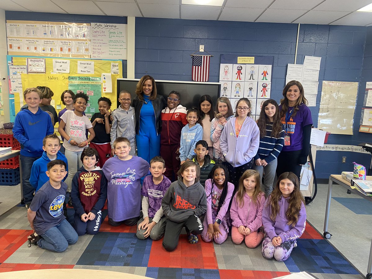 Today’s guest reader was <a href="/ccliffordwxyz/">Carolyn Clifford</a> who was so patient in answering all of the Ss questions and even signing a picture for each of them. I believe you have a new generation of followers. Thanks again. #onlywb #MarchisReadingMonth