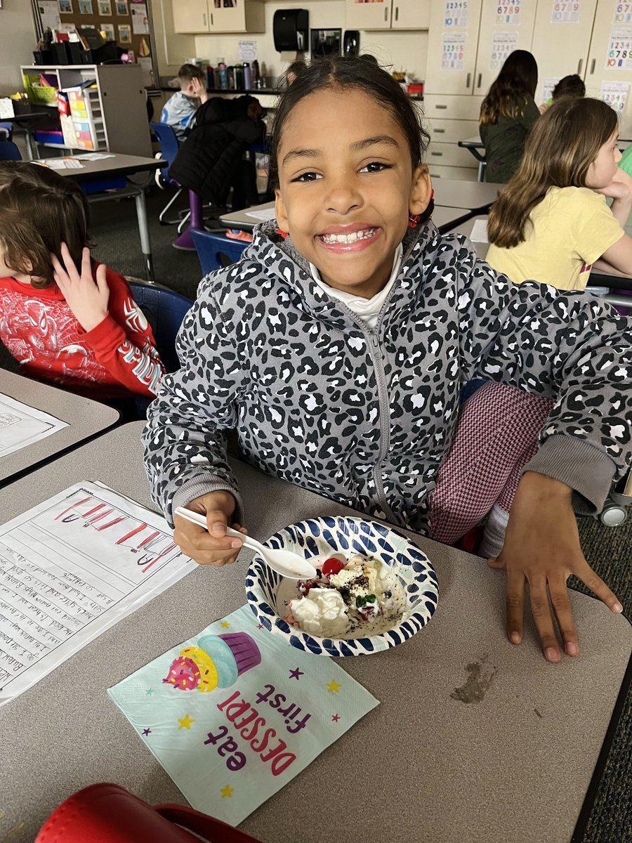TeacherMrsA3rd's tweet image. Celebrating our learning 🍨🥳🎤
Authors Publishing Celebration &amp;amp; Multiplication Fact Ice cream Sundaes #learningissweet #GoGullLake #GLCSRyan