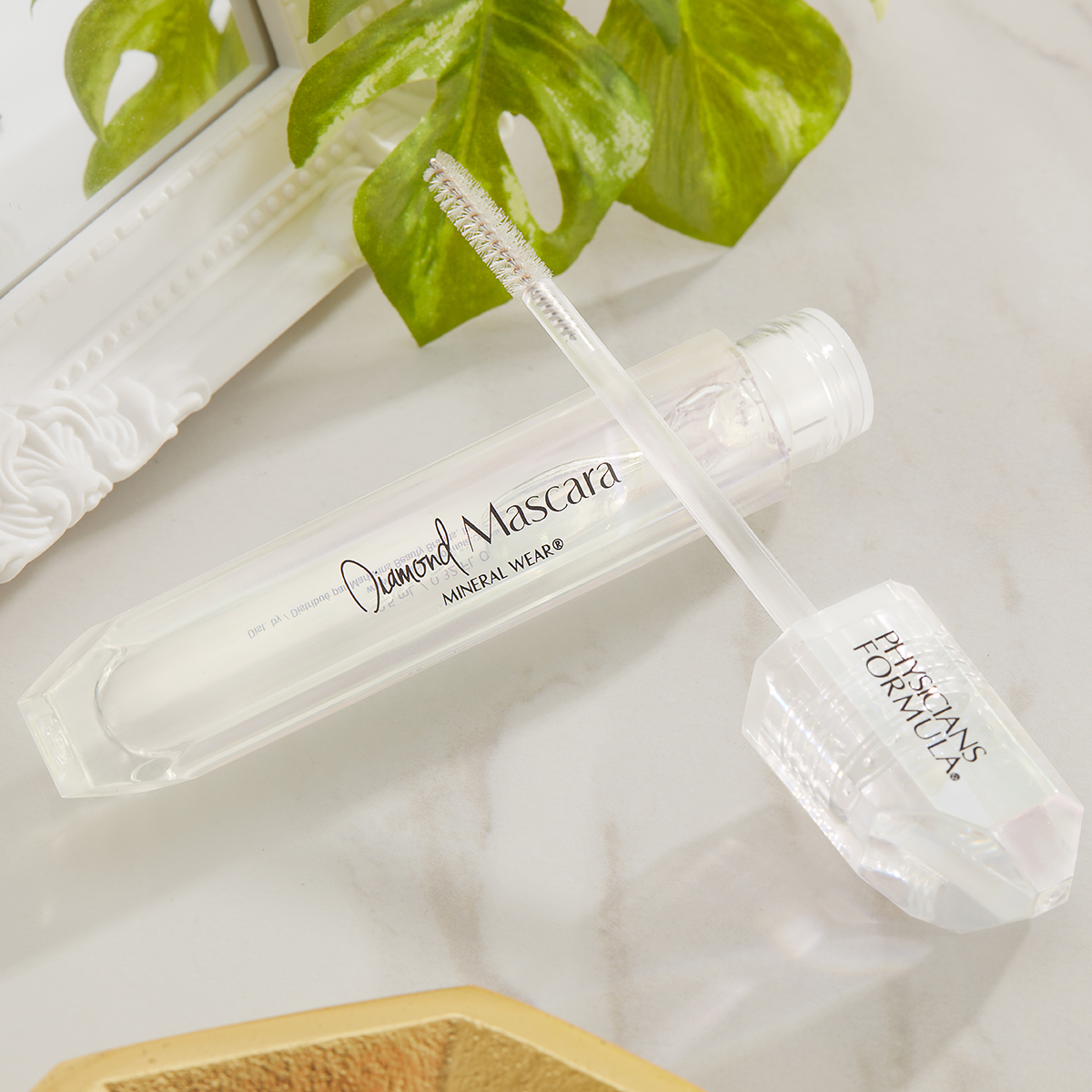 PFCosmetics's tweet photo. For those no-makeup makeup days, Diamond Mascara in ‘Clear Diamond’ is the mascara to reach for &amp; we’re not the only ones that think so. @RealSimple features it as the Best Drugstore Mascara for natural-looking lashes with a hint of shine 😍

TAP to try: https://t.co/uf43nXrxyJ https://t.co/2EOBUG5r6A
