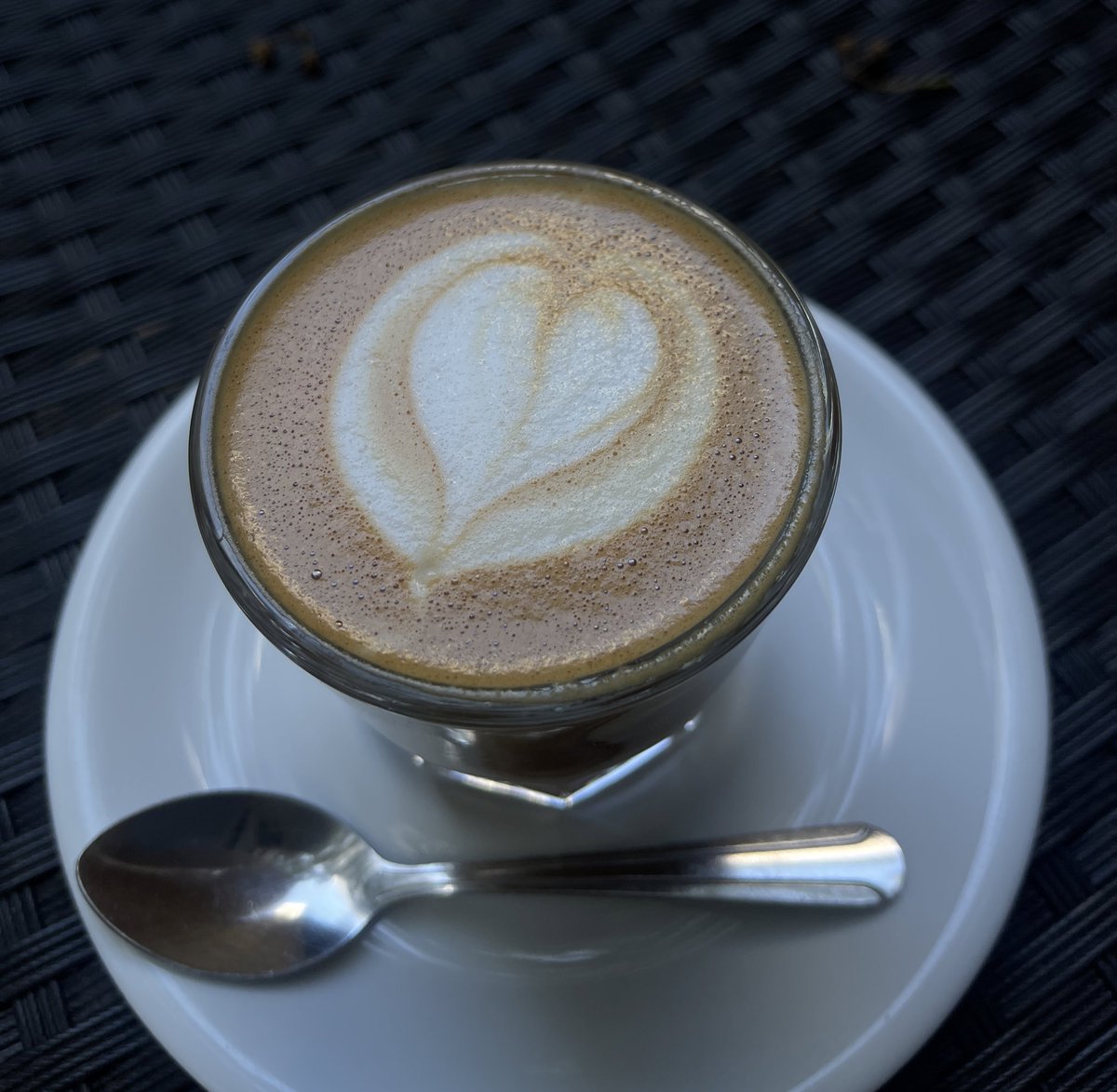 cfboy_'s tweet photo. El café de las tre https://t.co/y6MqTer01X