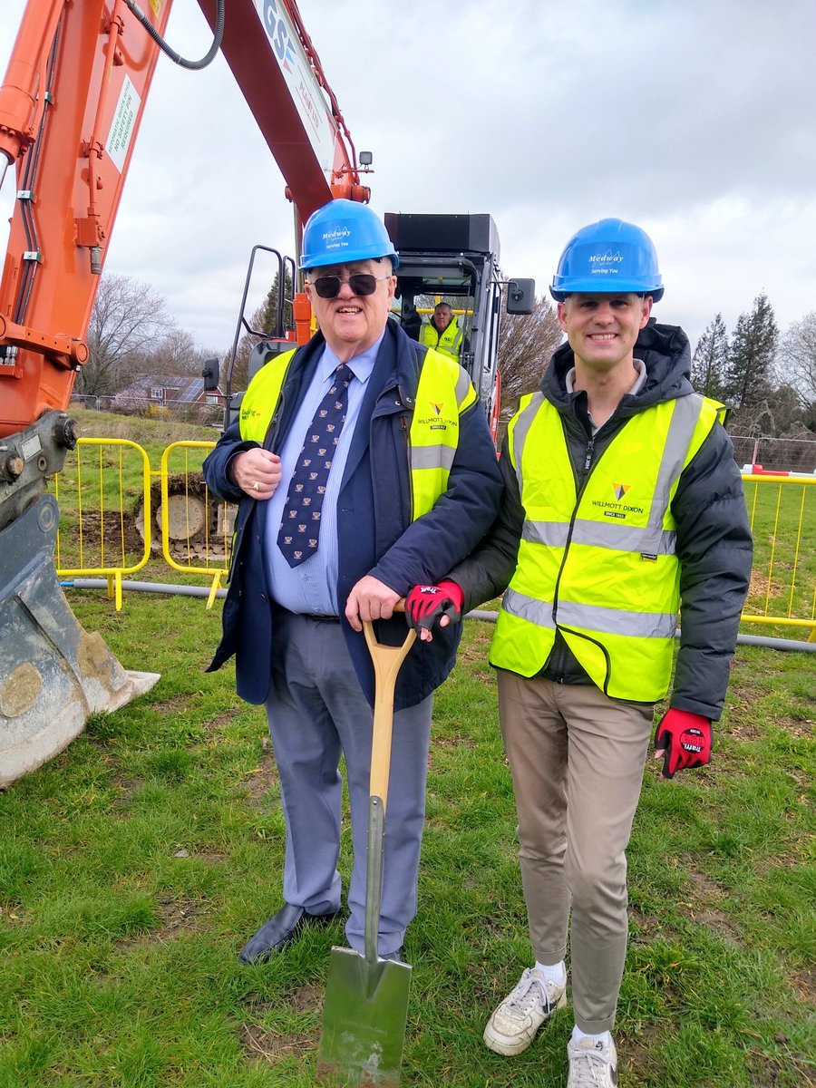 MartinMPotter's tweet photo. It was a momentous day for #Rainham and #Medway as the Splashes ground-breaking took place. It's so important to have leisure pool provision for the health and wellbeing of Medway's children and families along with all wider benefits of this excellent facility. Roll on summer 24! https://t.co/m1HHyLZKUC