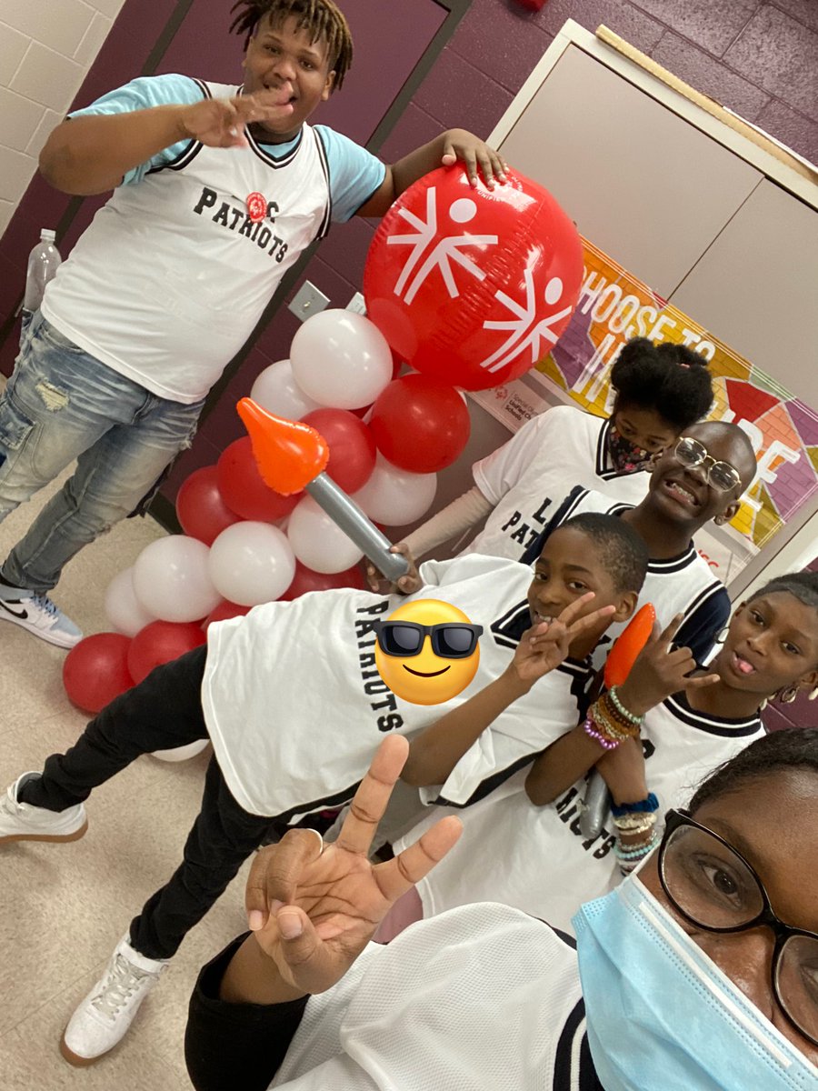 JameliaCorbitt's tweet photo. Takes a Team Tuesday! Me and my SQUAD @sosouthcarolina #scunified #unifiedspiritweek #specialolympics https://t.co/56z243Mk9I