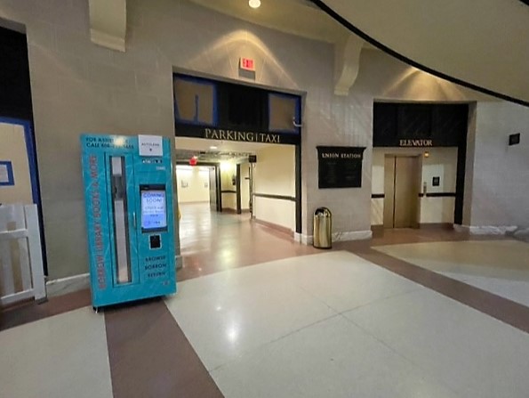 SenMikeMoore's tweet photo. I met with leaders from @Worcester_PL last week to discuss their new AutoLend Library program — kiosks that lend books just like your librarian does — now located within Union Station, Central Community Branch YMCA, and Worcester Senior Center!

So thrilled by this great program! https://t.co/mSuOhC8AtE