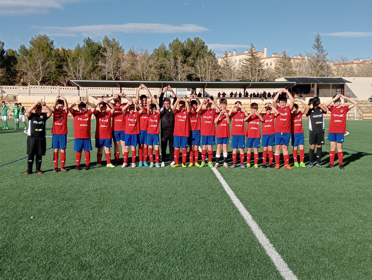 CanteraCDTeruel's tweet photo. Hoy es el DÍA MUNDIAL DEL SÍNDROME DE DOWN. Nosotros lo queremos celebrar con nuestro ALBERTO. Alberto, sabes que te queremos un montón y que cada día aprendemos de tí. Gracias Alberto.
#nosomosunestereotipo 
#downespaña 
#diamundialdelsindromededown 
@TeruelCd https://t.co/fLm00INqer