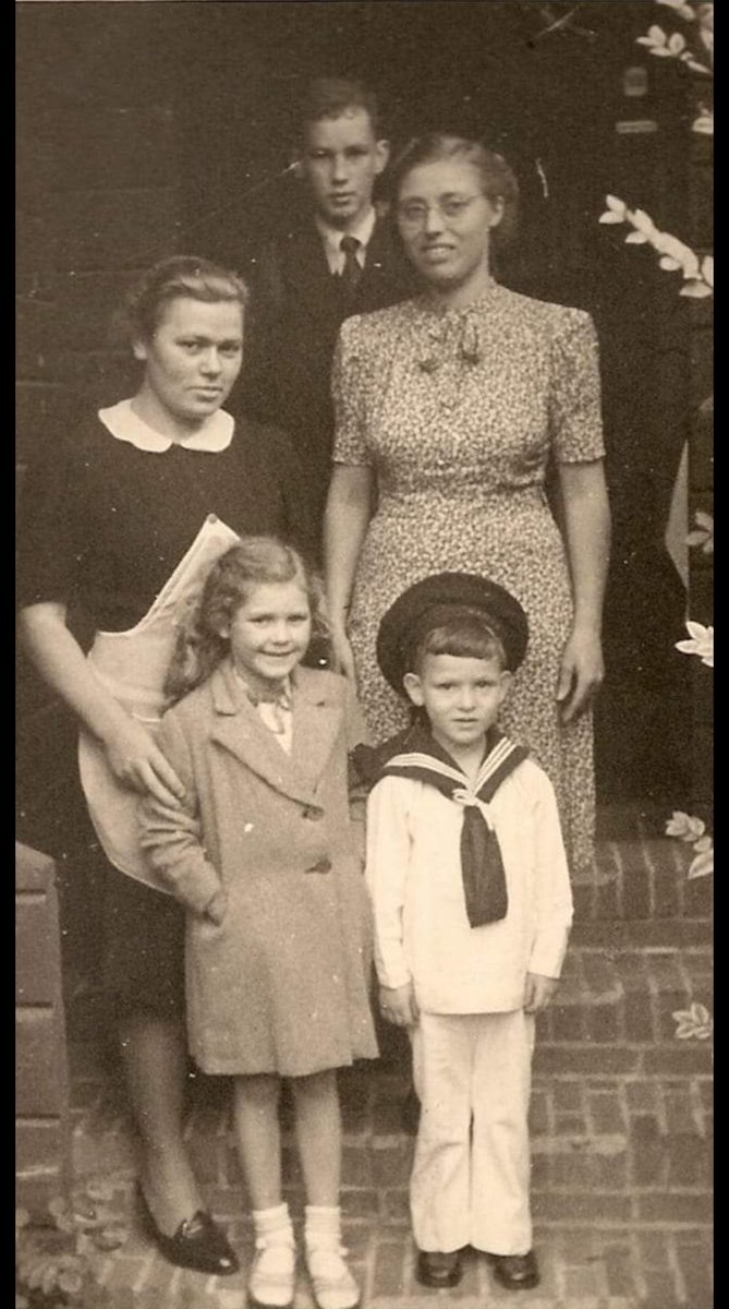 yoavkaufman's tweet image. The last child of the Dutch Righteous Gentile family that took in my biological Dad as a Hidden Child during the Holocaust passed on today in his late 80s.
The more of that generation we lose, the more my generation has a responsibility to keep knowledge of the Holocaust alive.