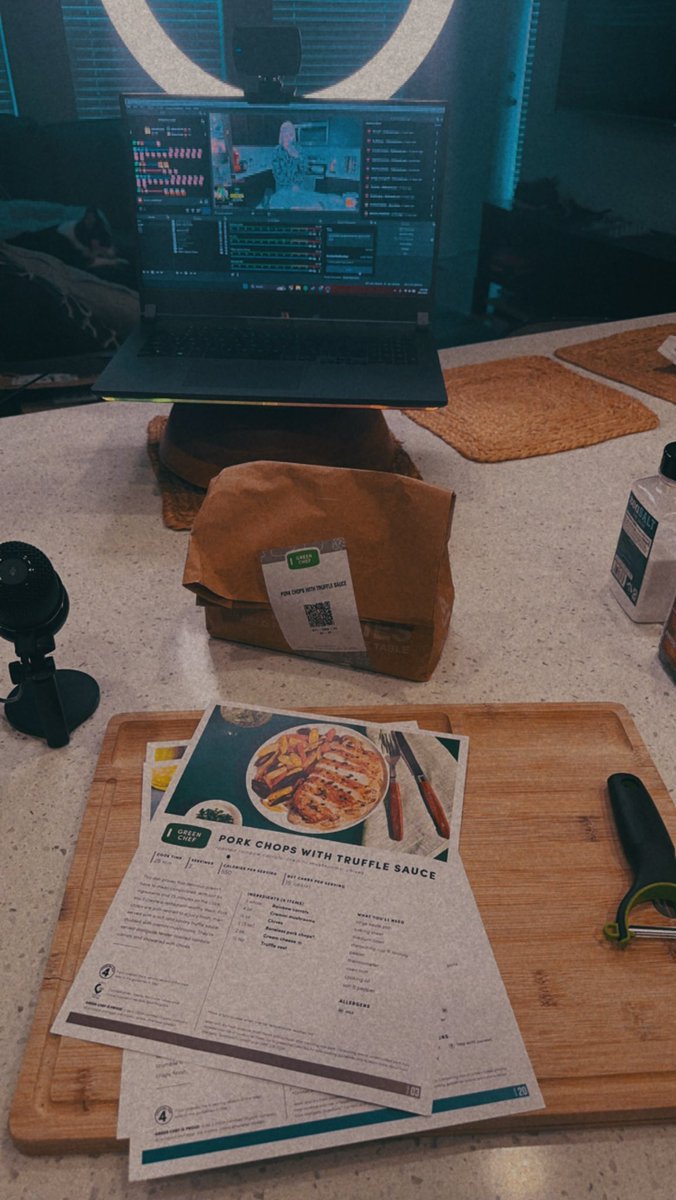 widoweverywhere's tweet photo. COOKING STREAM TIME!
cooking some pork chops and truffle sauce sponsored by @GreenChef 👩🍳
use code: POGWIDOWMAR60 for 60% off plus free shipping at https://t.co/Xbfg8I8MCy #GreenChefPartner #ad https://t.co/aDRmnxgd7P
